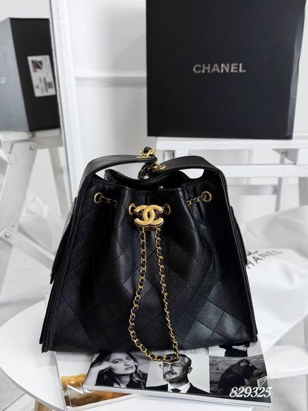 Сумка Chanel 25 Medium Handbag in Black Grained Calfskin & Gold-Tone Metal 829325 фото