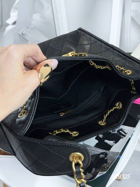 Сумка Chanel 25 Medium Handbag in Black Grained Calfskin & Gold-Tone Metal 829325 фото