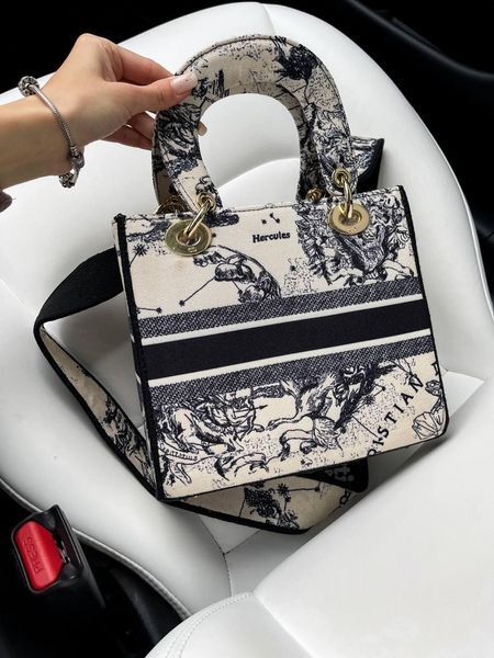 Сумка Dior Medium Lady D-Lite Bag Ivory & Black Embroidered Toile de Jouy Zodiac/Gold Hardware 0391 фото