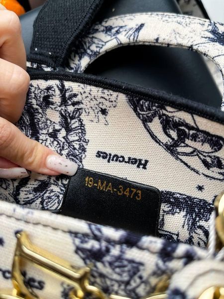 Сумка Dior Medium Lady D-Lite Bag Ivory & Black Embroidered Toile de Jouy Zodiac/Gold Hardware 0391 фото