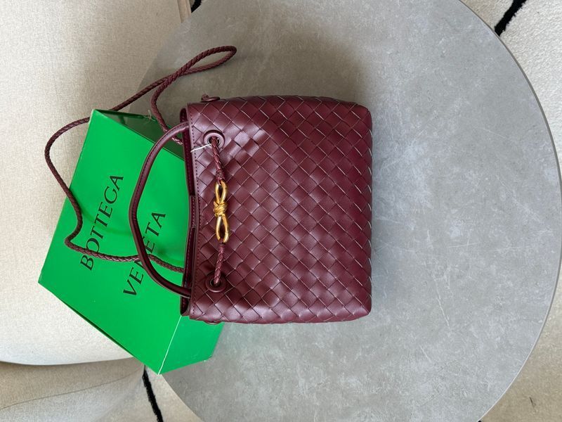 Cумка Bottega Veneta Andiamo Small Bag in Barolo Intrecciato Leather 991249 фото