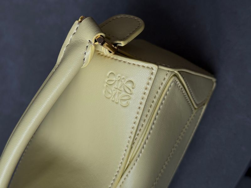 Сумка Loewe Mini Puzzle Edge Bag in Soft Calfskin Dandelion/Palladium Hardware 991144 фото