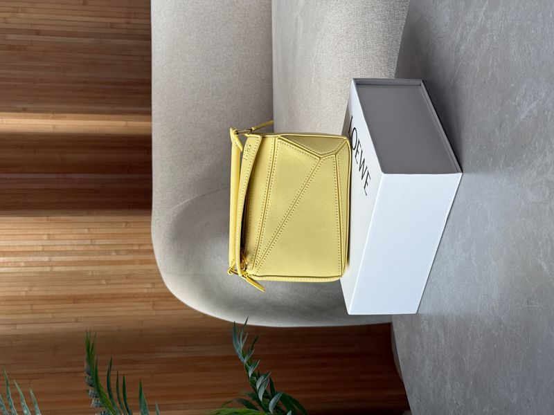 Сумка Loewe Mini Puzzle Edge Bag in Soft Calfskin Dandelion/Palladium Hardware 991144 фото