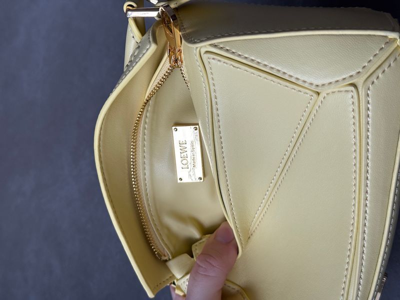 Сумка Loewe Mini Puzzle Edge Bag in Soft Calfskin Dandelion/Palladium Hardware 991144 фото