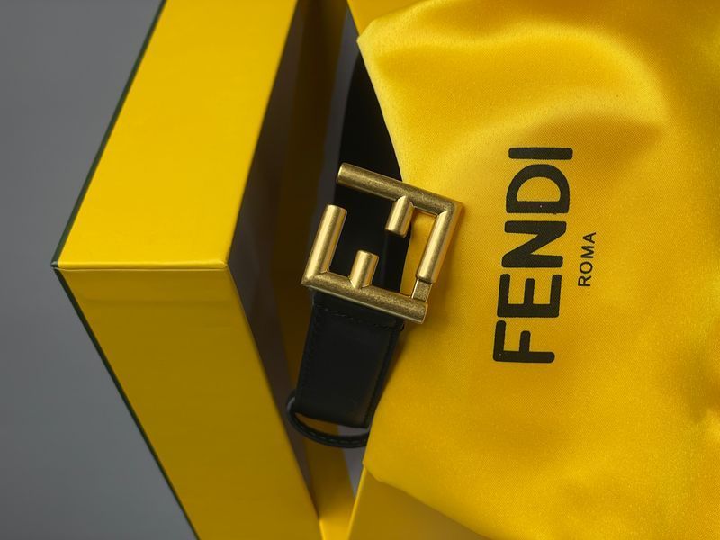Ремінь Fendi Black Leather Belt with Gold Buckle 66127 фото