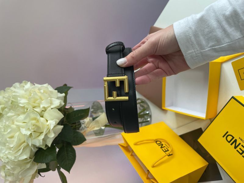 Ремінь Fendi Black Leather Belt with Gold Buckle 66127 фото