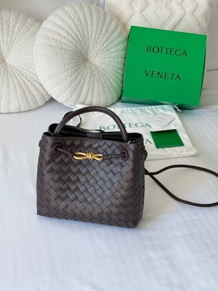 Сумка Bottega Veneta Andiamo Small Bag in Fondant Intrecciato Leather 991249 фото