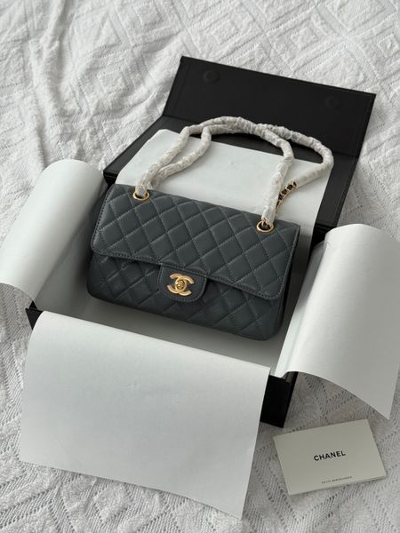 Сумка Chanel Classic Medium Double Flap Bag in Dark Grey Caviar Leather/Gold Hardware 611 фото