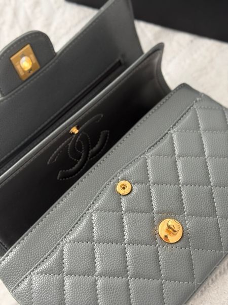 Сумка Chanel Classic Medium Double Flap Bag in Dark Grey Caviar Leather/Gold Hardware 611 фото