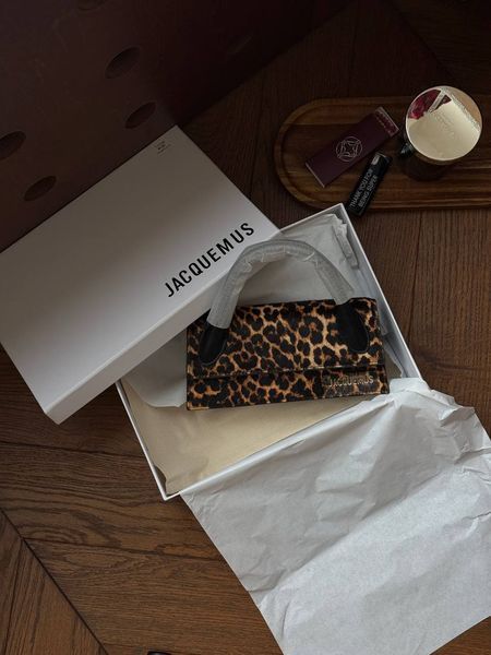 Сумка Jacquemus Le Chiquito Long Leather Top Handle Bag Leopard Brown 99017 фото
