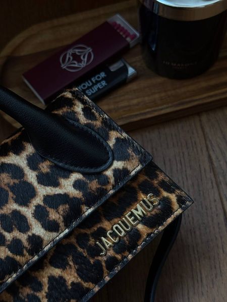 Сумка Jacquemus Le Chiquito Long Leather Top Handle Bag Leopard Brown 99017 фото