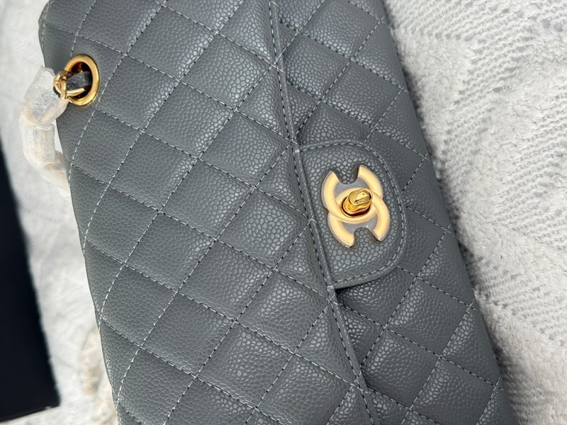 Сумка Chanel Classic Medium Double Flap Bag in Dark Grey Caviar Leather/Gold Hardware 611 фото