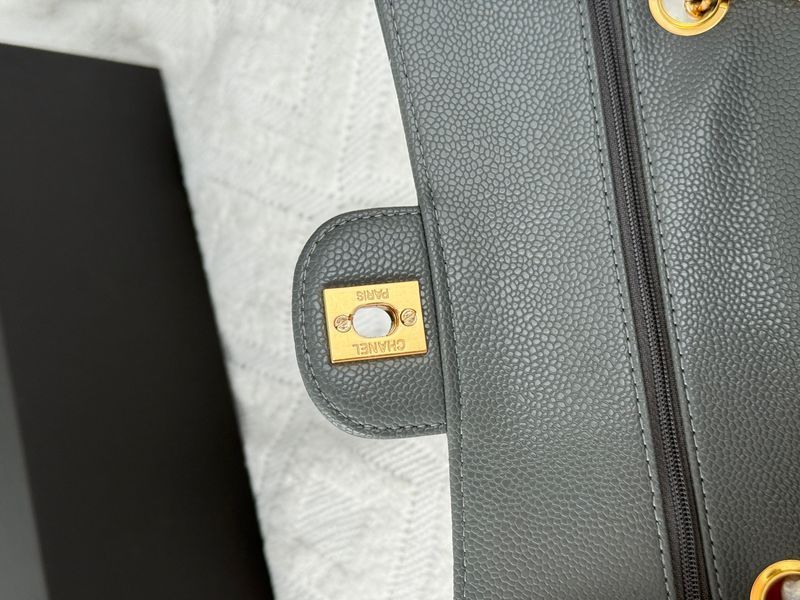 Сумка Chanel Classic Medium Double Flap Bag in Dark Grey Caviar Leather/Gold Hardware 611 фото