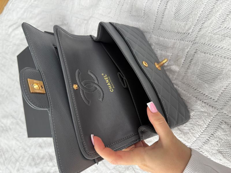 Сумка Chanel Classic Medium Double Flap Bag in Dark Grey Caviar Leather/Gold Hardware 611 фото
