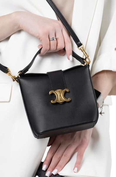 Сумка Celine Louise Small Bucket Bag in Black Smooth Calfskin/Gold Hardware 0423 фото