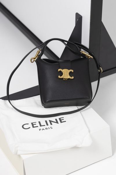 Сумка Celine Louise Small Bucket Bag in Black Smooth Calfskin/Gold Hardware 0423 фото
