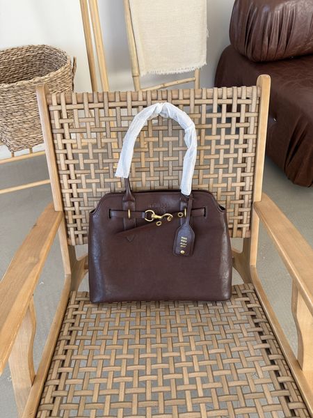 Сумка Miu Miu Aventure Nappa Leather Bag in Briarwood 420 фото