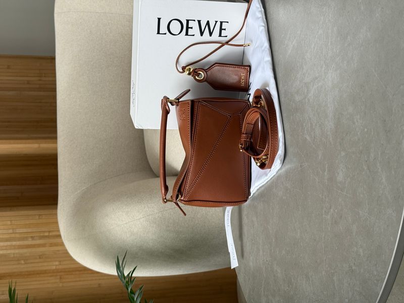 Сумка Loewe Mini Puzzle Edge Bag in Soft Calfskin Tan/Gold Hardware 991144 фото