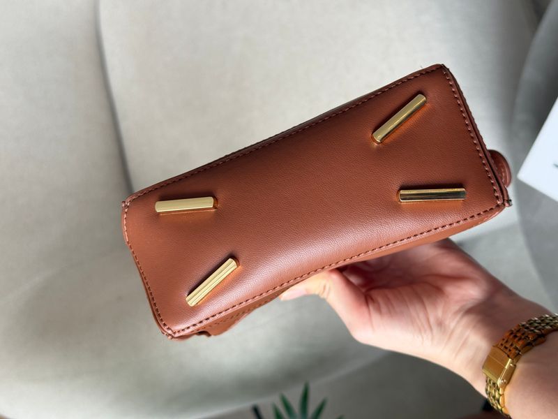 Сумка Loewe Mini Puzzle Edge Bag in Soft Calfskin Tan/Gold Hardware 991144 фото