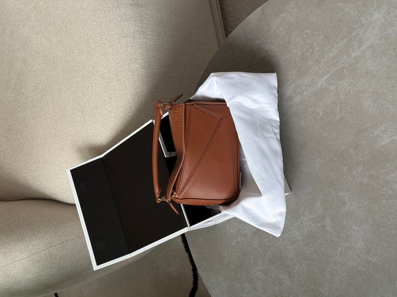 Сумка Loewe Mini Puzzle Edge Bag in Soft Calfskin Tan/Gold Hardware 991144 фото