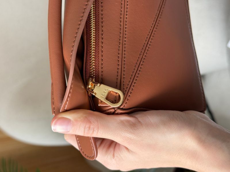 Сумка Loewe Mini Puzzle Edge Bag in Soft Calfskin Tan/Gold Hardware 991144 фото