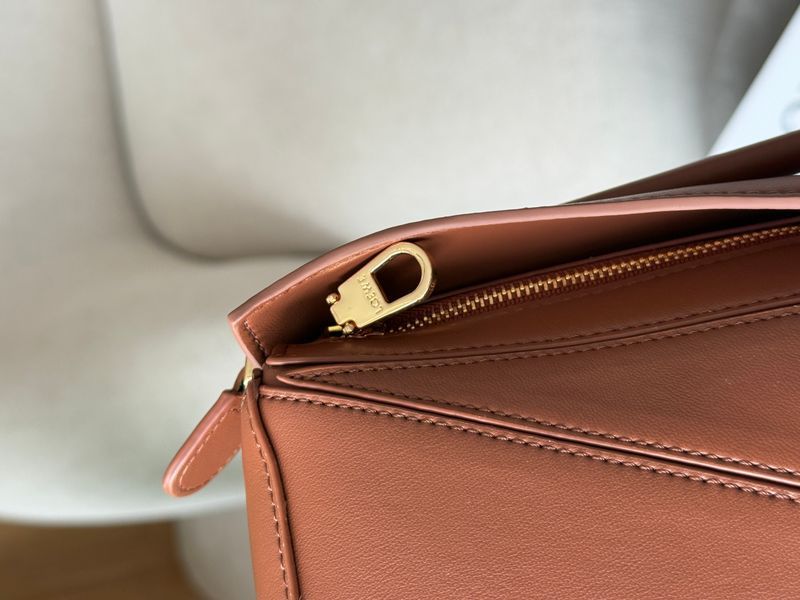 Сумка Loewe Mini Puzzle Edge Bag in Soft Calfskin Tan/Gold Hardware 991144 фото