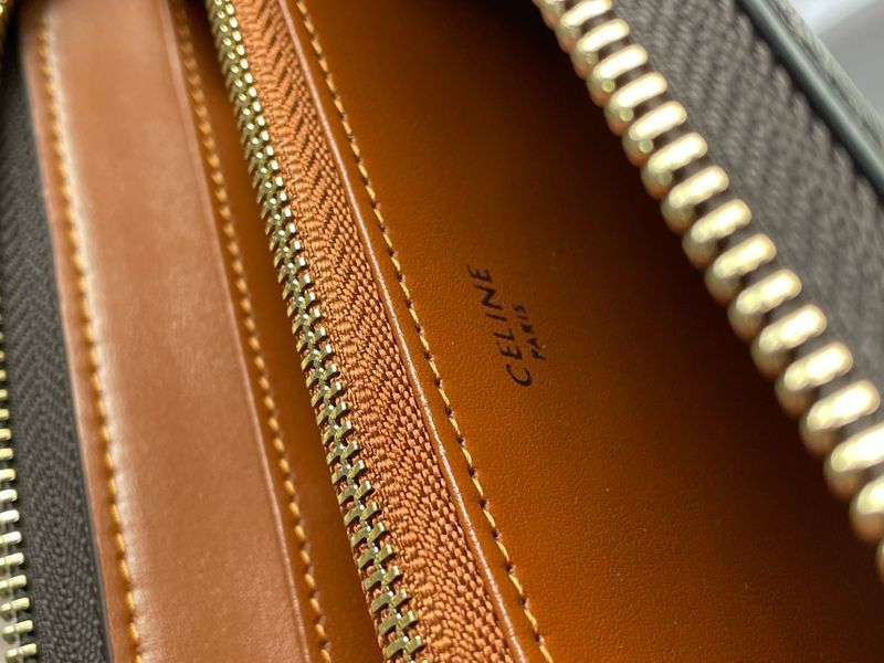 Гаманець Celine Large Zipped Wallet in Triomphe Canvas Brown 88157 фото