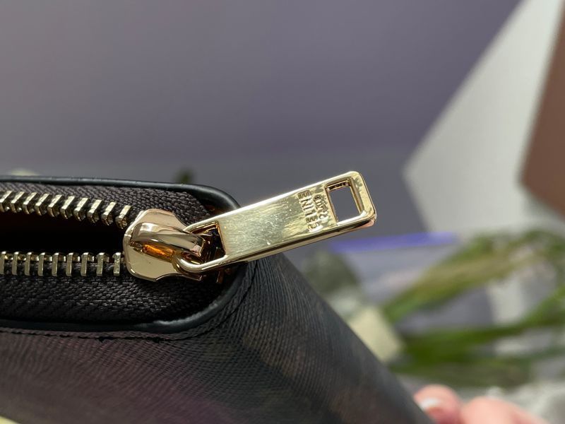 Гаманець Celine Large Zipped Wallet in Triomphe Canvas Brown 88157 фото