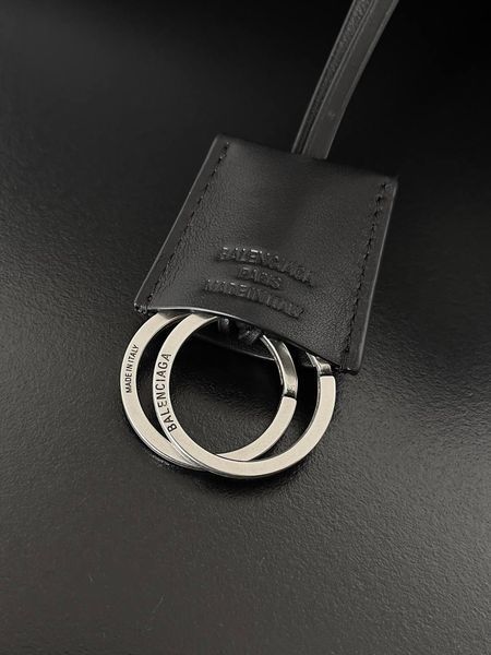 Сумка Balenciaga Bel Air Carry All Bag Medium in Black Smooth Calfskin/Aged-Silver Hardware 18013 фото