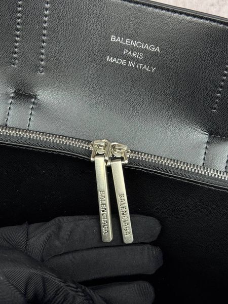 Сумка Balenciaga Bel Air Carry All Bag Medium in Black Smooth Calfskin/Aged-Silver Hardware 18013 фото