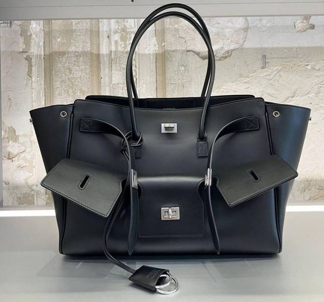 Сумка Balenciaga Bel Air Carry All Bag Medium in Black Smooth Calfskin/Aged-Silver Hardware 18013 фото