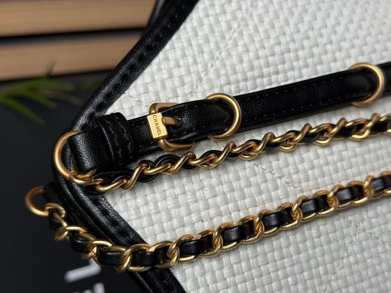 Сумка Chanel Small Shopping Tote Bag in Braided Raffia-Effect Canvas/Calfskin/Gold-Tone Metal 0516 фото
