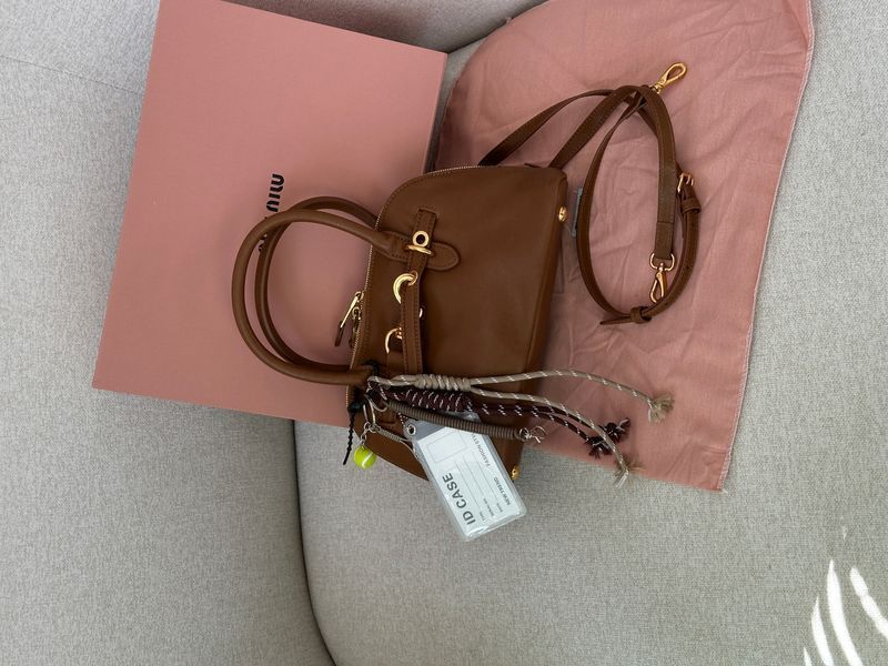 Cумка Miu Miu Aventure Nappa Leather Top-handle Small Bag in Brown 453 фото