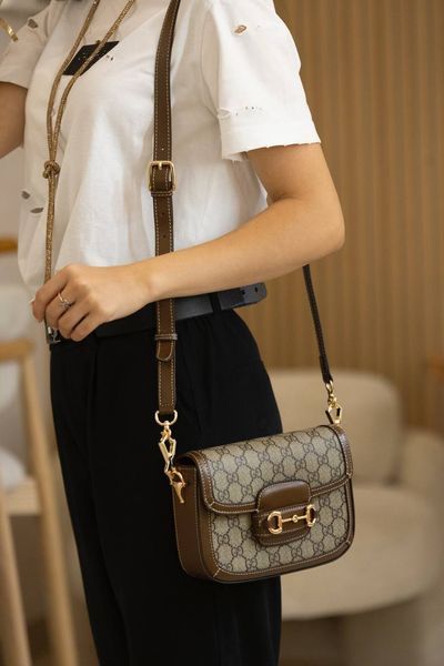 Сумка Gucci Horsebit 1955 Small Shoulder Bag in Beige and Dark Brown GG Supreme Canvas/Gold-Toned Hardware 0555 фото