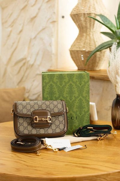 Сумка Gucci Horsebit 1955 Small Shoulder Bag in Beige and Dark Brown GG Supreme Canvas/Gold-Toned Hardware 0555 фото