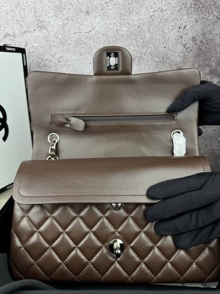 Сумка Chanel Classic 2.55 Medium Double Flap in Chocolate Leather/Silver Hardware 139 фото