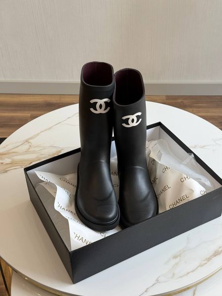 Резиновые сапоги Chanel Rubber Rain Boots in Black with White CC Logo Premium 36 ch020 фото