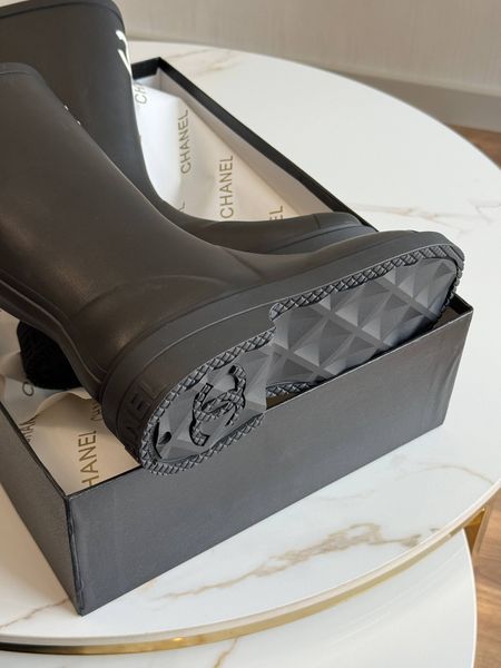 Резиновые сапоги Chanel Rubber Rain Boots in Black with White CC Logo Premium 36 ch020 фото