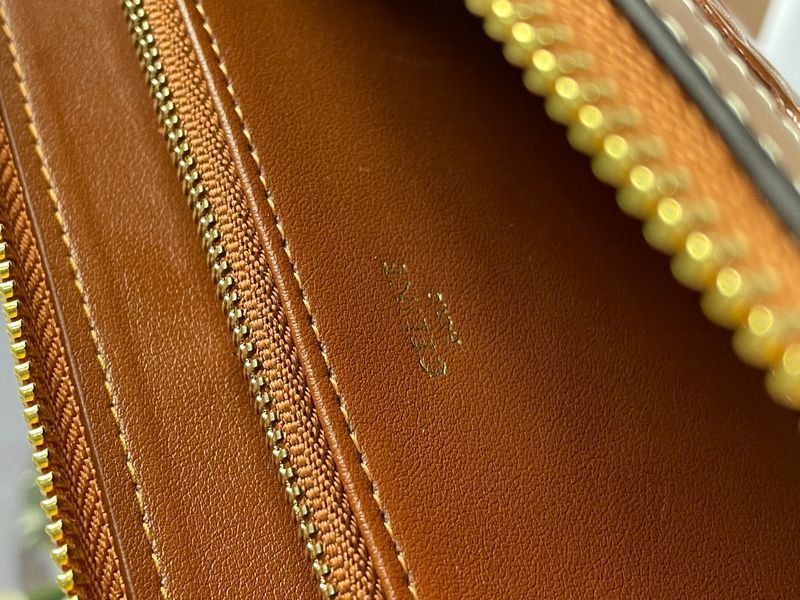 Гаманець Celine Zipped Wallet Cuir Triomphe in Textile and Calfskin Natural/Tan 88156 фото