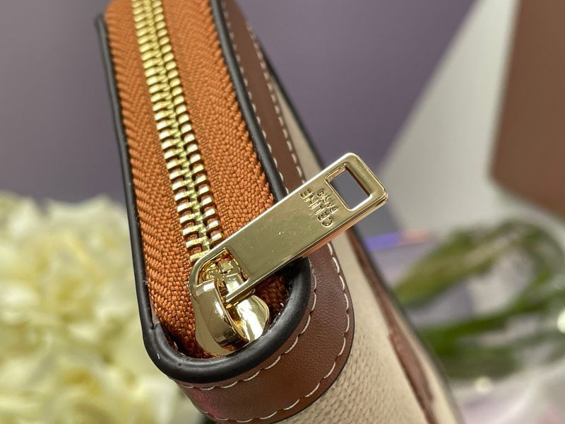 Гаманець Celine Zipped Wallet Cuir Triomphe in Textile and Calfskin Natural/Tan 88156 фото