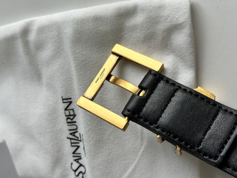 Ремень Saint Laurent Cassandre Belt in Black Leather/Gold Buckle 66119 фото