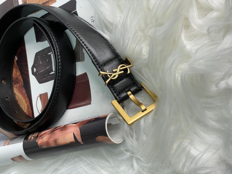 Ремень Saint Laurent Cassandre Belt in Black Leather/Gold Buckle 66119 фото