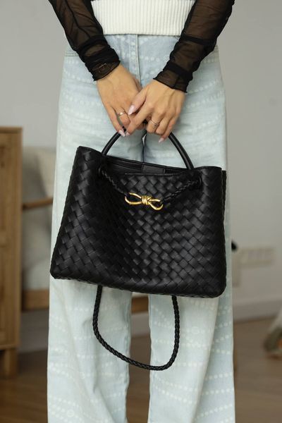 Сумка Bottega Veneta Andiamo Intrecciato Medium Leather Bag Black 99631 фото