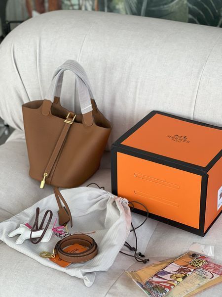 Сумка Hermes Picotin Lock 18 PM Bag in Gold Taurillon Clemence Leather/Gold Hardware 411 фото
