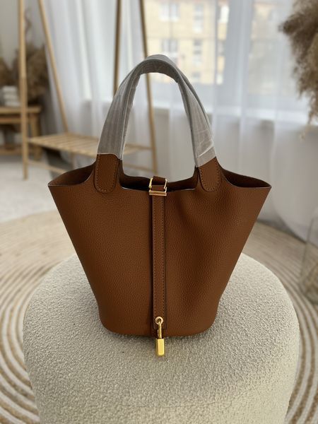 Сумка Hermes Picotin Lock 18 PM Bag in Gold Taurillon Clemence Leather/Gold Hardware 411 фото
