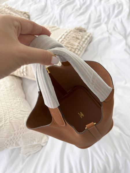 Сумка Hermes Picotin Lock 18 PM Bag in Gold Taurillon Clemence Leather/Gold Hardware 411 фото