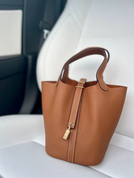 Сумка Hermes Picotin Lock 18 PM Bag in Gold Taurillon Clemence Leather/Gold Hardware 411 фото