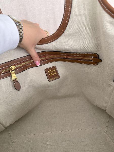 Сумка Miu Miu Ivy Canvas and Leather Large Tote Bag in Beige/Brandy 239 фото