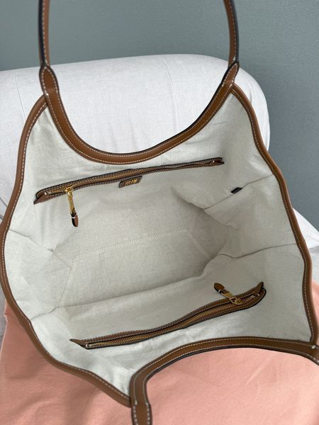 Сумка Miu Miu Ivy Canvas and Leather Large Tote Bag in Beige/Brandy 239 фото