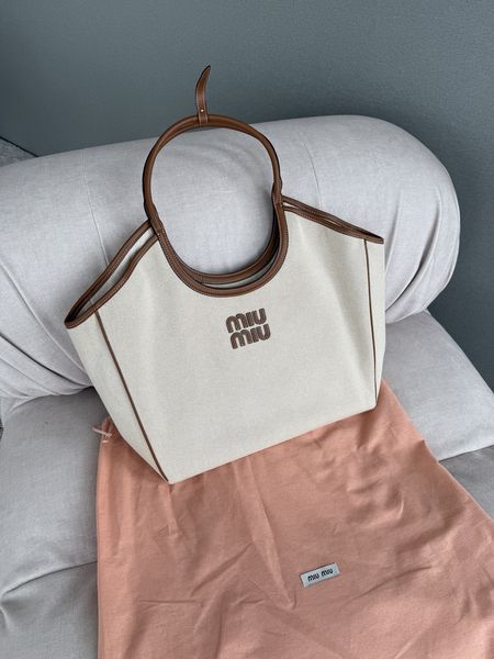 Сумка Miu Miu Ivy Canvas and Leather Large Tote Bag in Beige/Brandy 239 фото